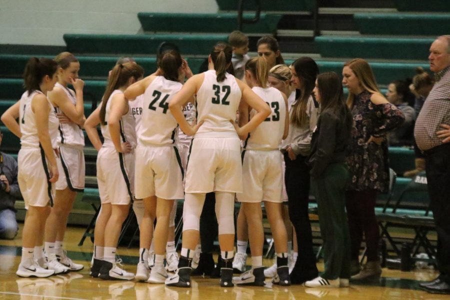 Girls+varsity+basketball+preview%3A+Lowell+Red+Arrows