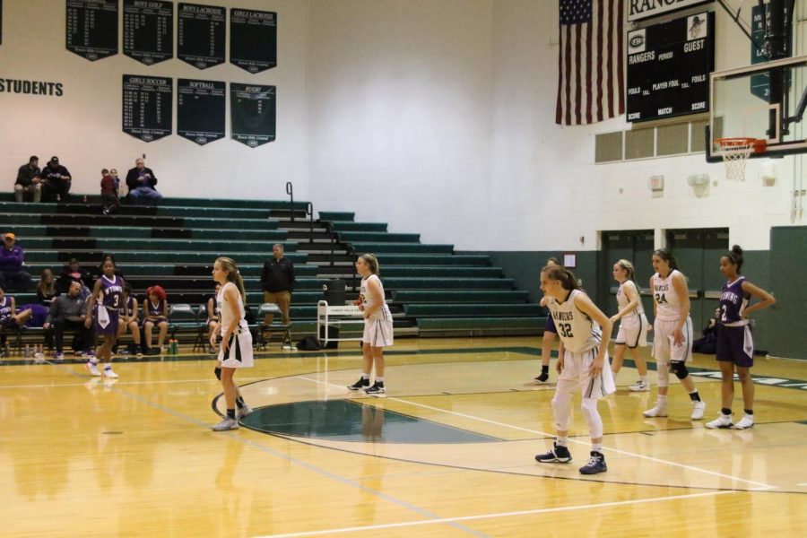 Girls JV basketball starts season off with win against Wyoming 32-26