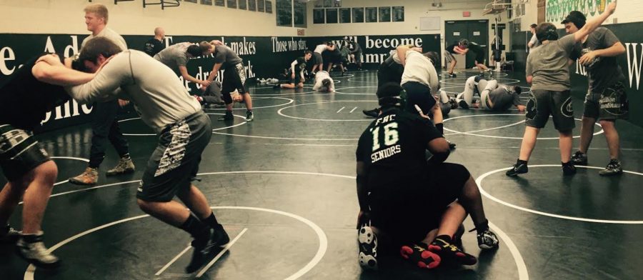 Varsity B wrestling starts season with high potential in round robin tournament