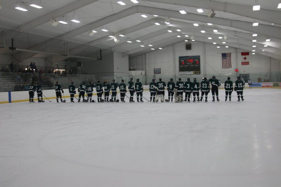 Varsity hockey narrowly defeats Mona Shores 3-2 with a late goal from Cole Munger