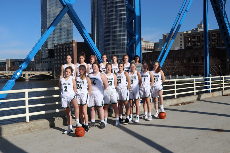 Experienced girls varsity basketball team hopes to bounce back from playoff upset last year