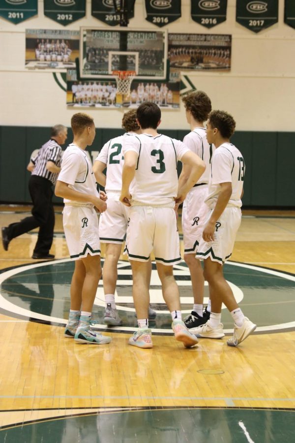 Boys varsity basketball stays undefeated in conference play with 71-52 win over Ottawa Hills