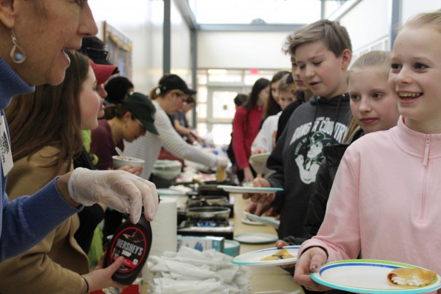French Students Make Crêpes at CMS: Photo Gallery