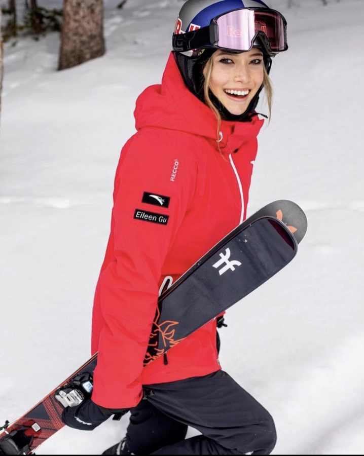 A picture of Eileen Gu while skiing.