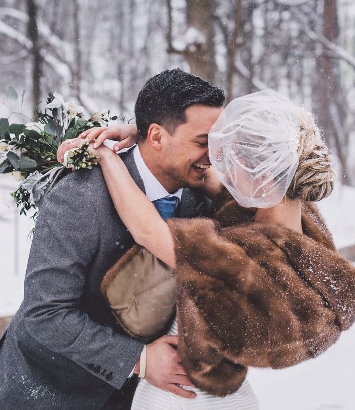 A+faux+fur+shawl+is+the+perfect+edition+to+any+bridal+pictures.