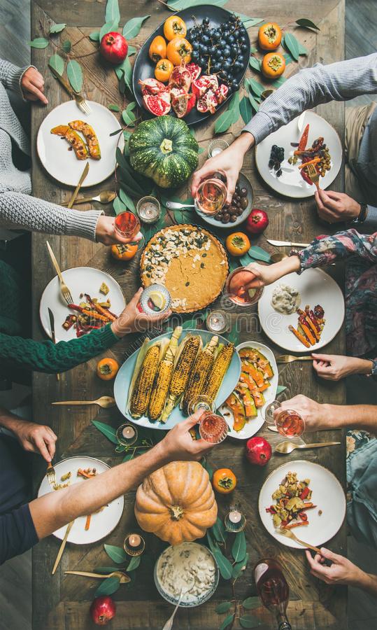 The+benefits+of+friendsgiving