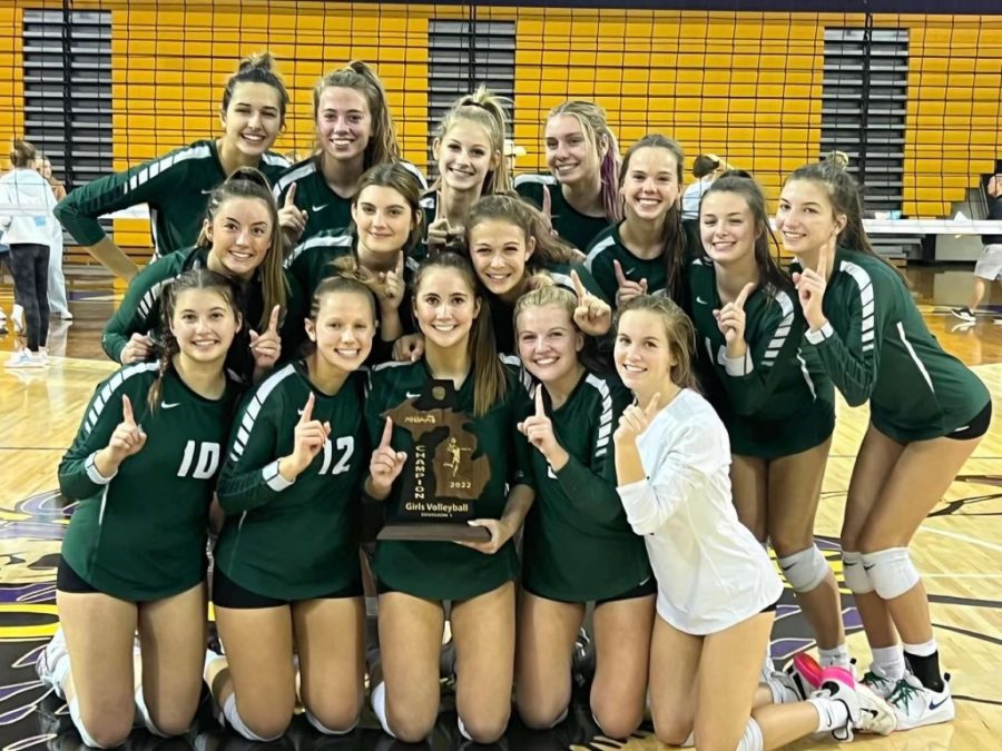 Sarah Dunn (holding trophy, bottom row middle) and the FHC Varsity Volleyball team winning the state championship.