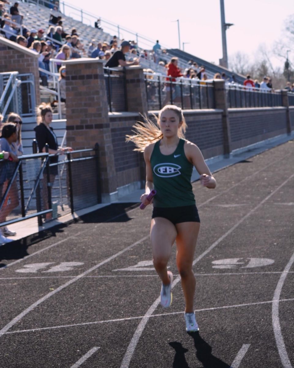 Junior Emma Goring putting in full effort to make it to the finish line before her competitors. 