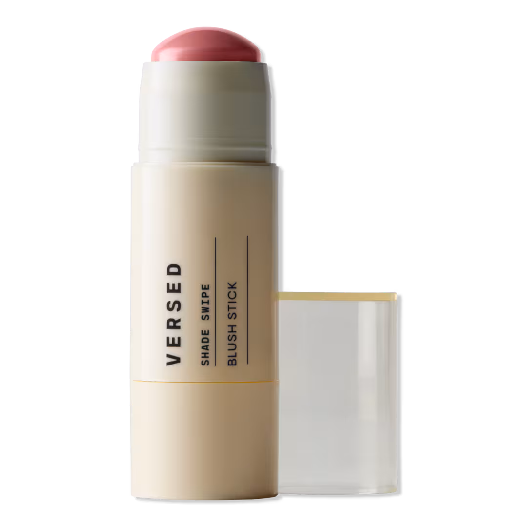 A gradient between bronzer and blush, when applied correctly, can lift facial features and supply a perfect, sun-kissed glow. 
